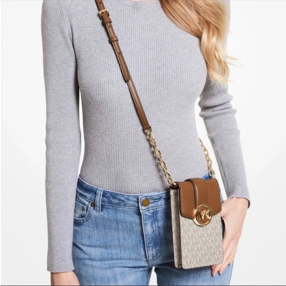 Michael Kors Carmen Small Logo Smartphone Crossbody Bag Vanilla - Picture 1 of 4